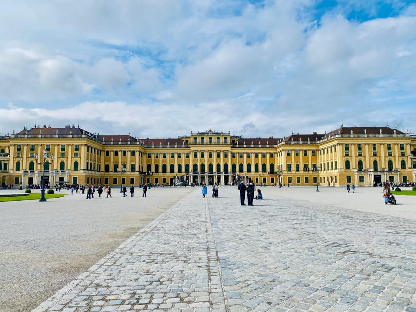 Vienna: UNESCO Schönbrunn Palace Guided Tour with Entry - What the Italian Guide Adds