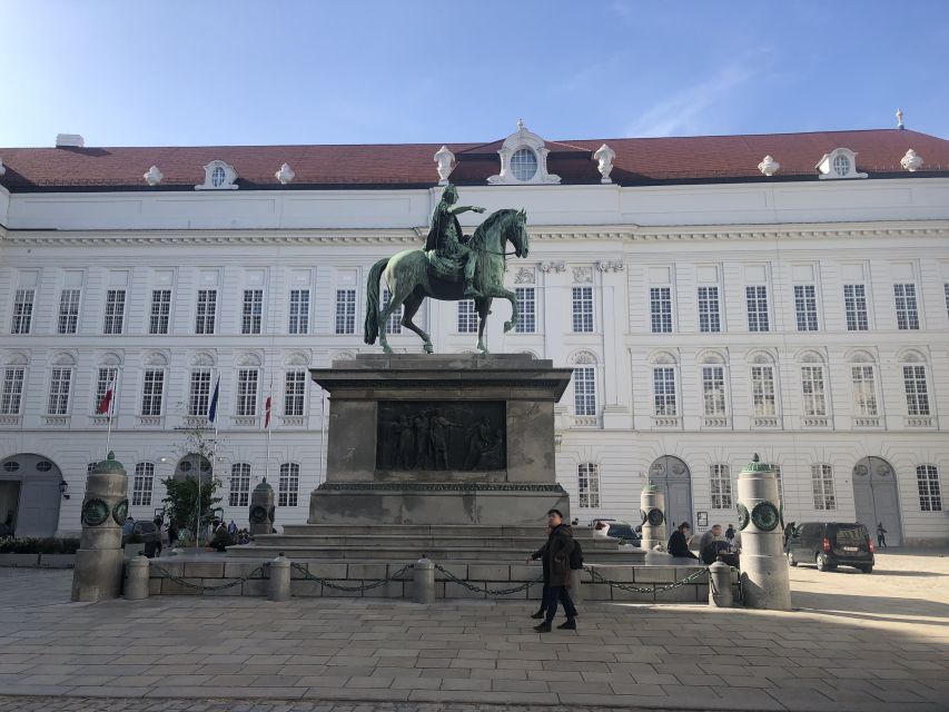 Vienna: Unforgettable Private City Tour - What the guide adds to the three-hour route