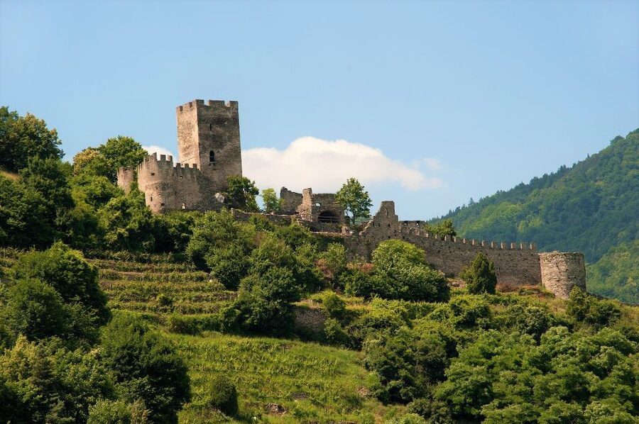 Vienna: Wachau Valley Private Kayak and Wine Tour - Dürnstein and the castle climb