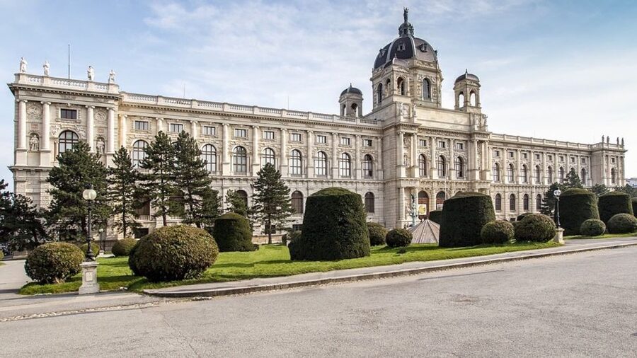 Vienna: Walking Tour of the Historic Ringstrasse - Votive Church and the University of Vienna