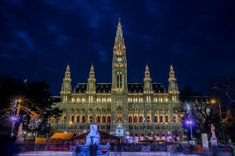Vienna: Walking Tour of the Historic Ringstrasse - Museums, Volksgarten, and Short Garden Breaks