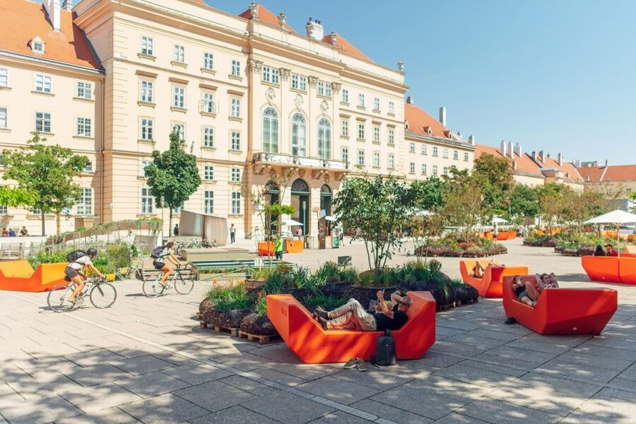 Vienna: Walking Tour of the MuseumsQuartier with Guide - Why MuseumsQuartier deserves an hour