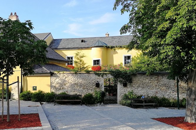 Vienna Woods Wine Tour - Wines, Vines & Good Times! - Gumpoldskirchen and the Austrian wine tavern