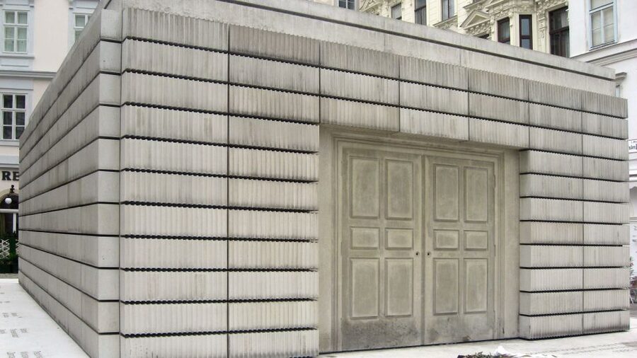 Vienna: World War II Historical Walking Tour - Vienna’s Jewish community and the surviving synagogue