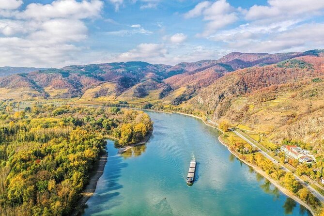 Wachau Valley Wine Tasting Bike Tour from Vienna - Along the Danube toward Dürnstein