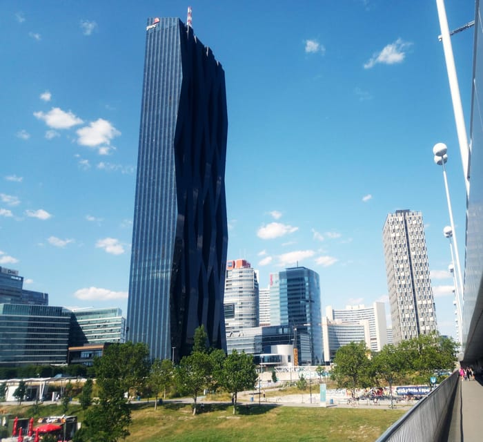 Wien: Tours with locals by public transport & walking - Belvedere Palace and its garden walk